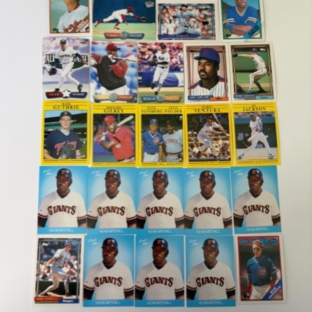 Mixed Lot of 24 Loose Cards Baseball Trading Cards
